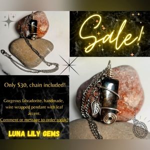 Labradorite Silver Wire Wrap Pendant necklace